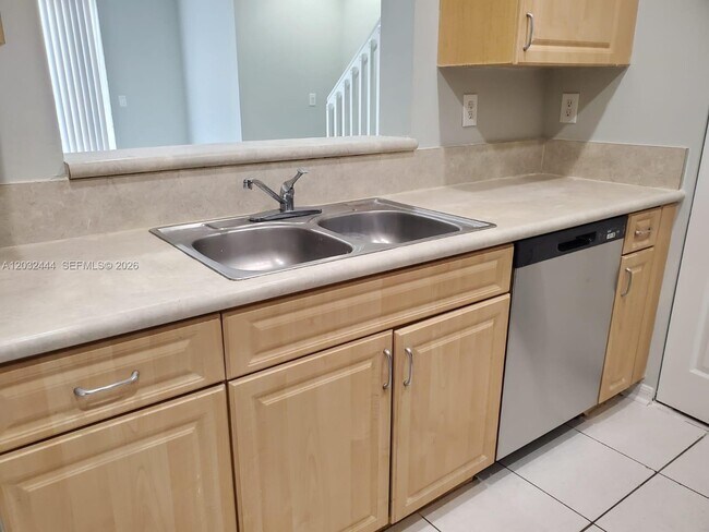 Foto del edificio - 2242 NE 42nd Cir