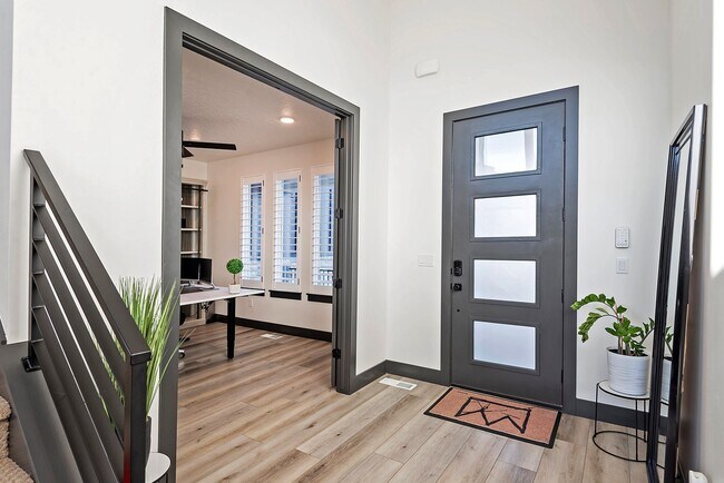 Foto del edificio - 423 W Red Wolf Dr