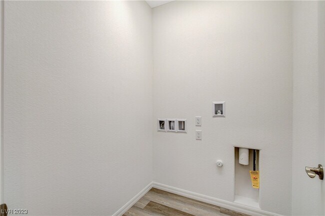 Foto del edificio - 8446 Hawks View St