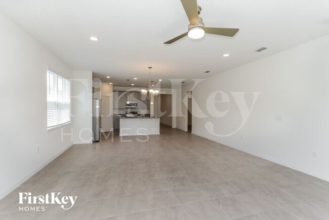 Foto del edificio - 560 Crown Rose Dr