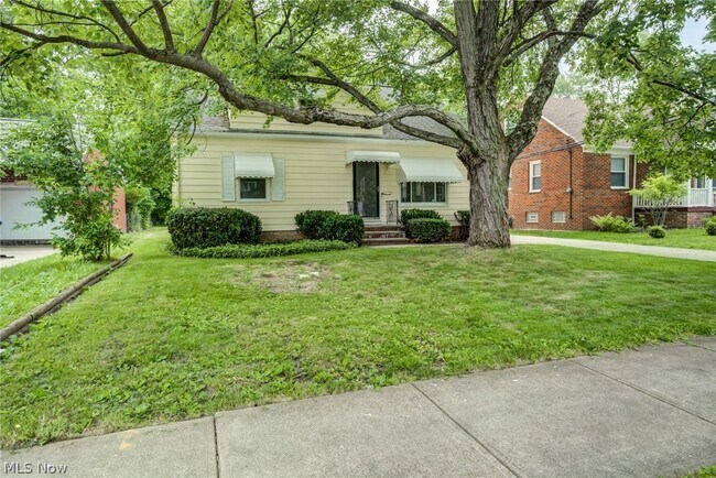 Building Photo - 1343 Victory Dr