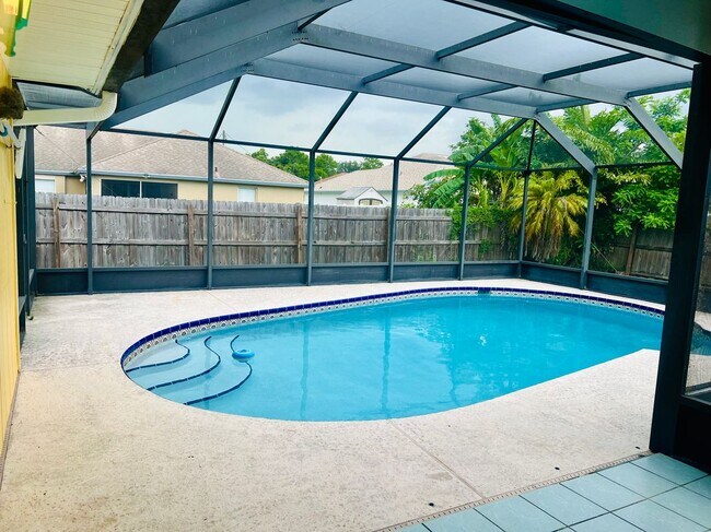 Foto del edificio - 1573 SW Lexington Dr
