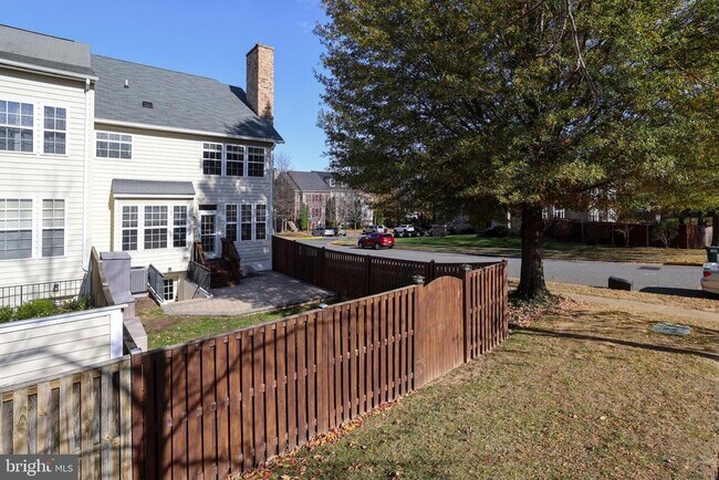 Foto del edificio - 401 Yorkshire Ridge Ct