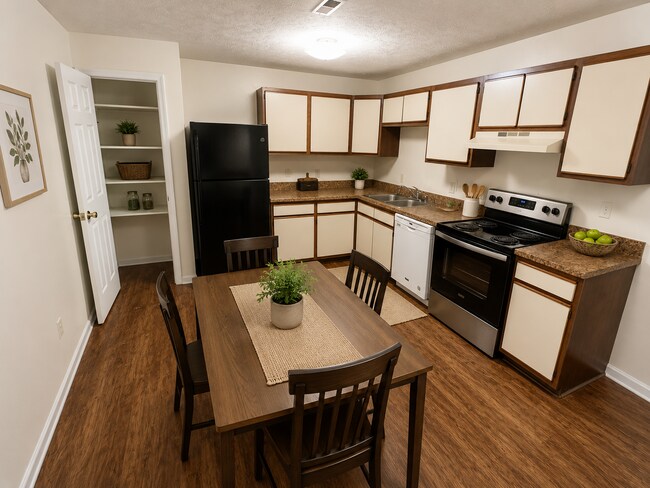Foto del edificio - Blacksburg, 4 BR / 2.5 BA Available July 29