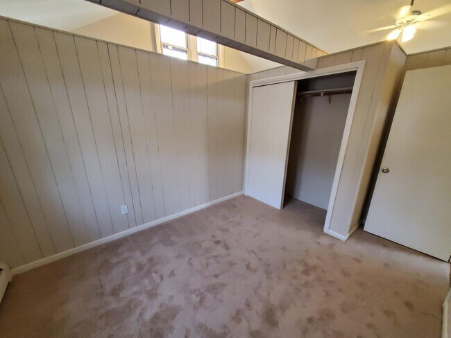 Building Photo - 216 Ellwood Rd
