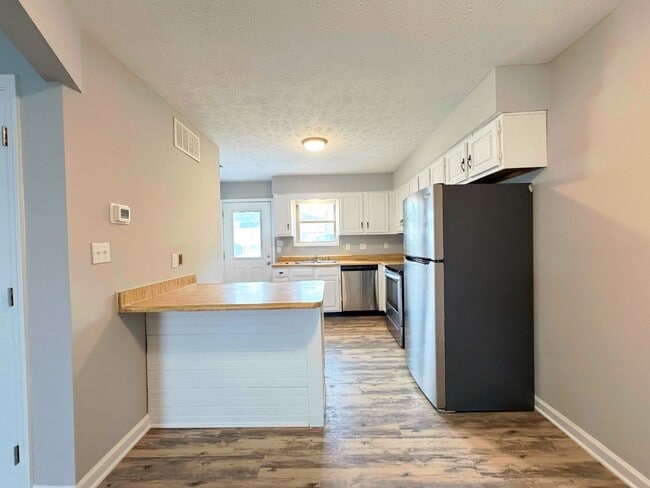 Building Photo - 416 Garden City Dr