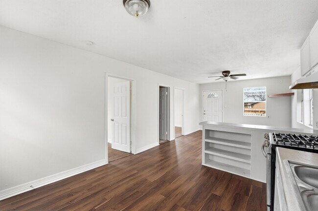 Foto del edificio - 3531 Cedar Hill Ln