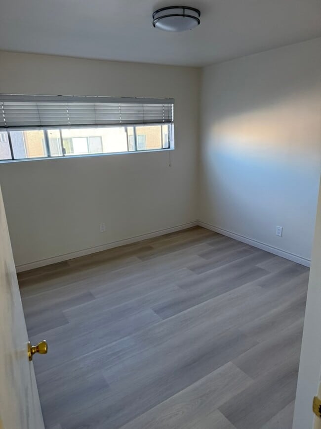 Foto del edificio - 2022 E 2nd St