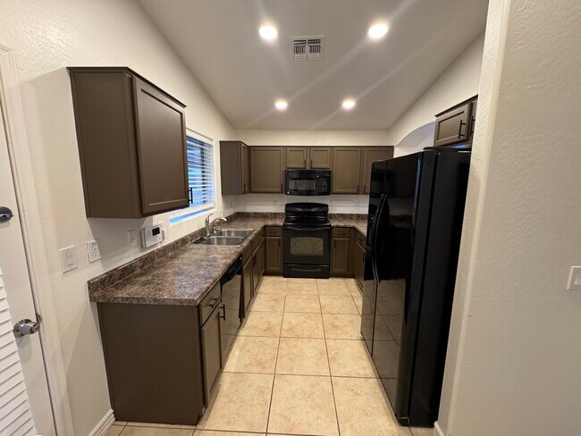 Foto del edificio - 2432 W Tamarisk Ave