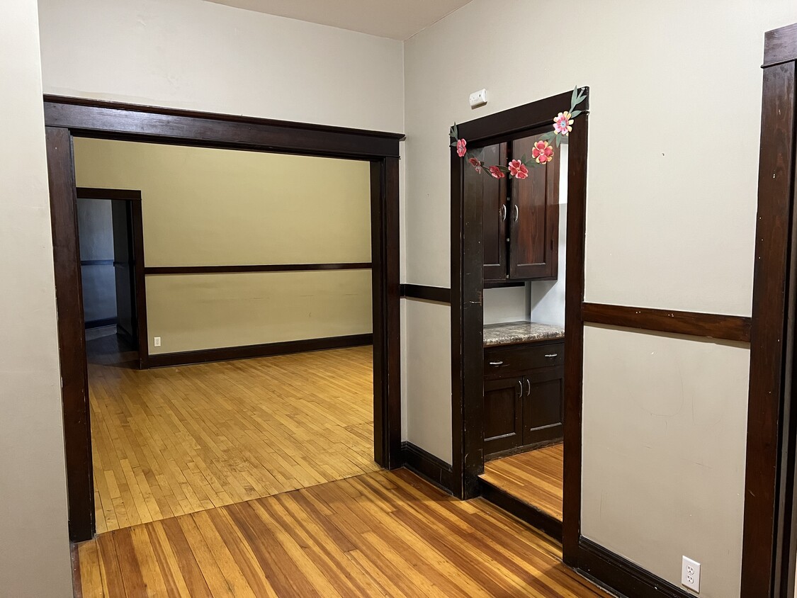 High Ceilings and grand entryway - 841 18th Ave
