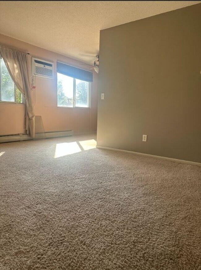 Foto del edificio - Your Contemporary Oasis in New Hope for $1...
