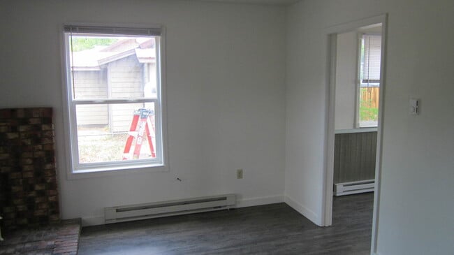 Building Photo - Newly Remodeled 3 Bedroom, 2 Bath Home on Montezuma Avenue