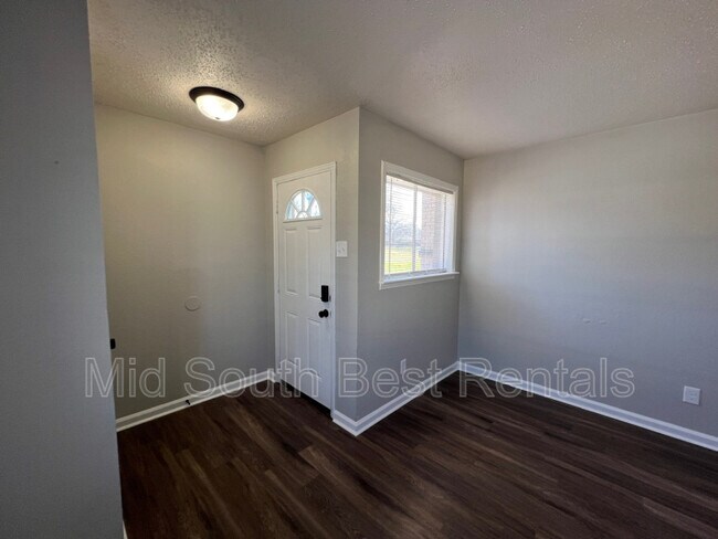 Foto del edificio - 1793 Tampa Cove