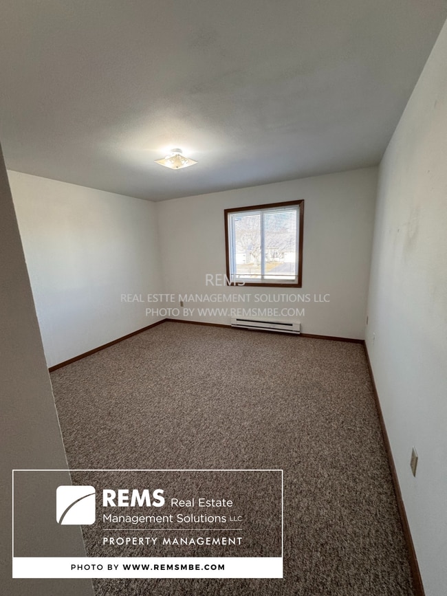 Building Photo - 544 E Slifer St