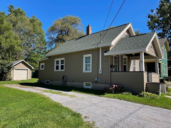 Building Photo - 615 Ellicott St