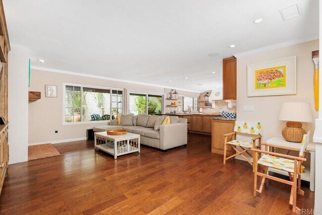 Foto del edificio - Remodeled 3BR/2BA Condo in the Heart of Ra...