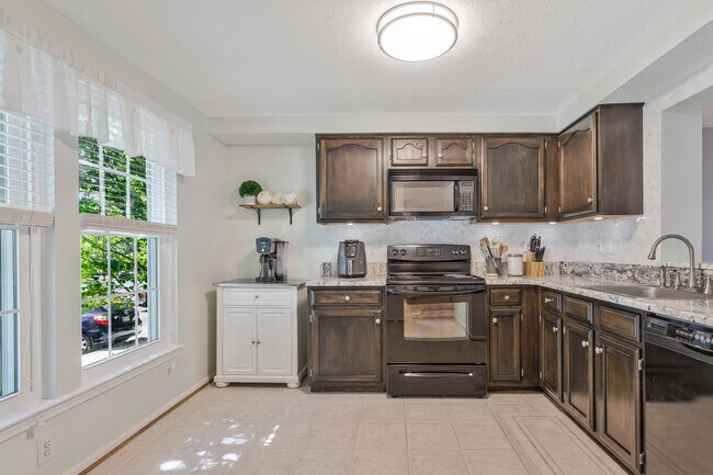 Building Photo - 1226 Quaker Ridge Dr
