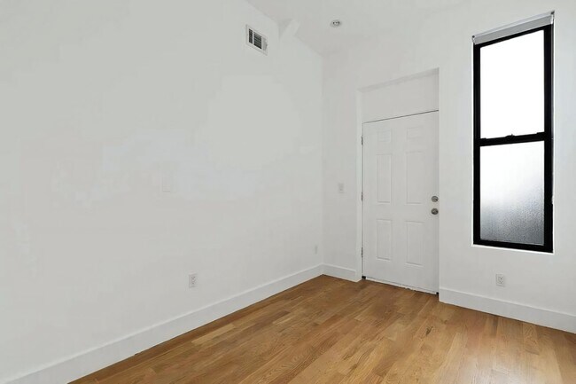 Building Photo - 1305 Greene Ave