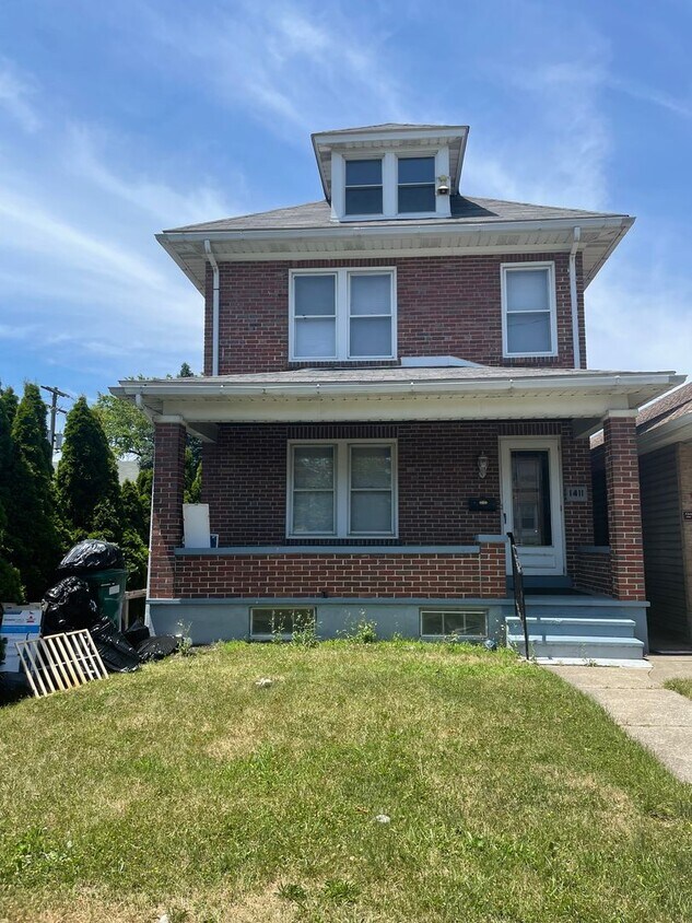 Primary Photo - 1411 Easton Ave