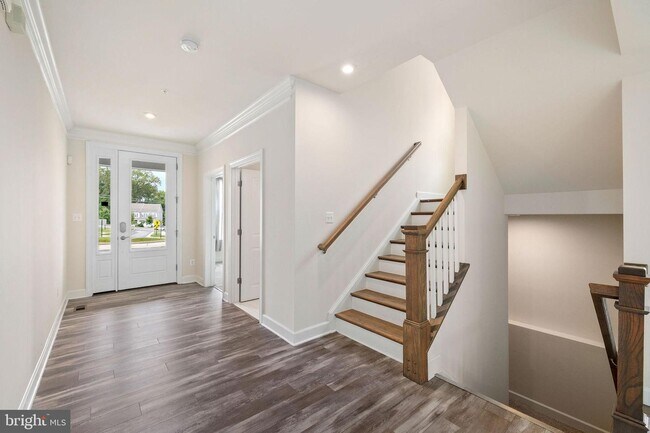 Building Photo - 9136 Alexis Ln