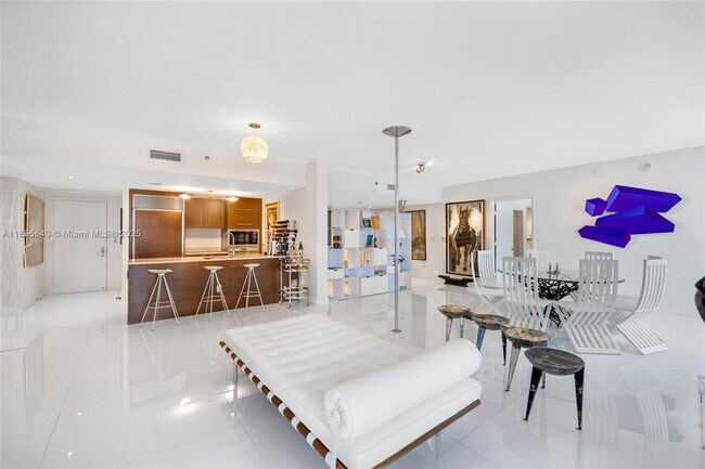 Foto del edificio - 475 Brickell Ave