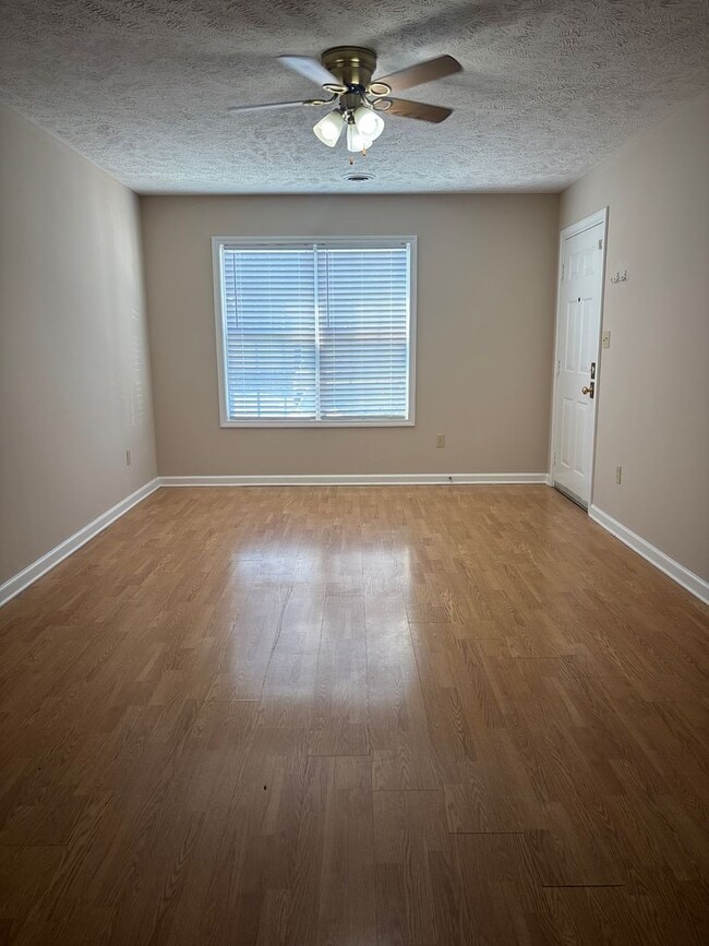 Building Photo - 286 Foxworth Dr