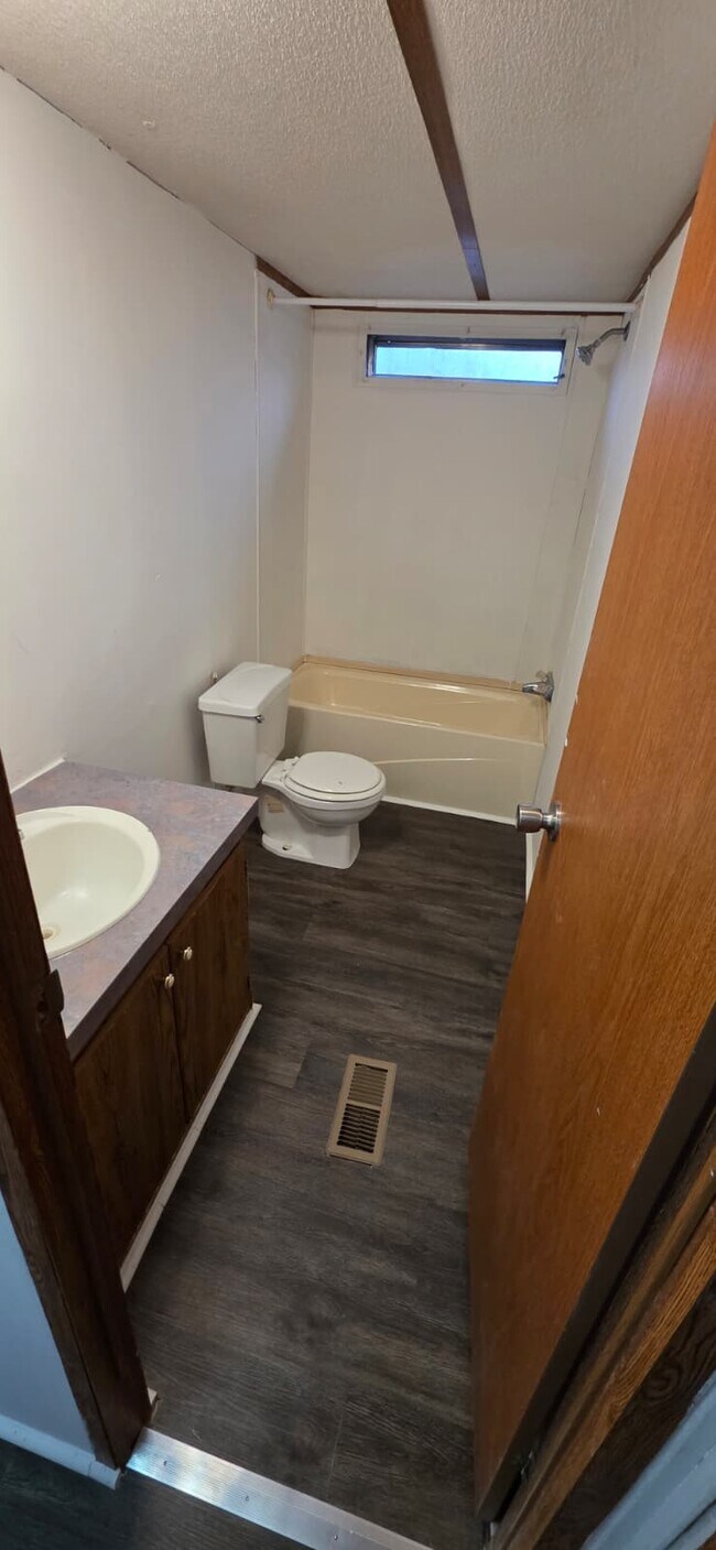 Foto del edificio - 8364 Cedar St