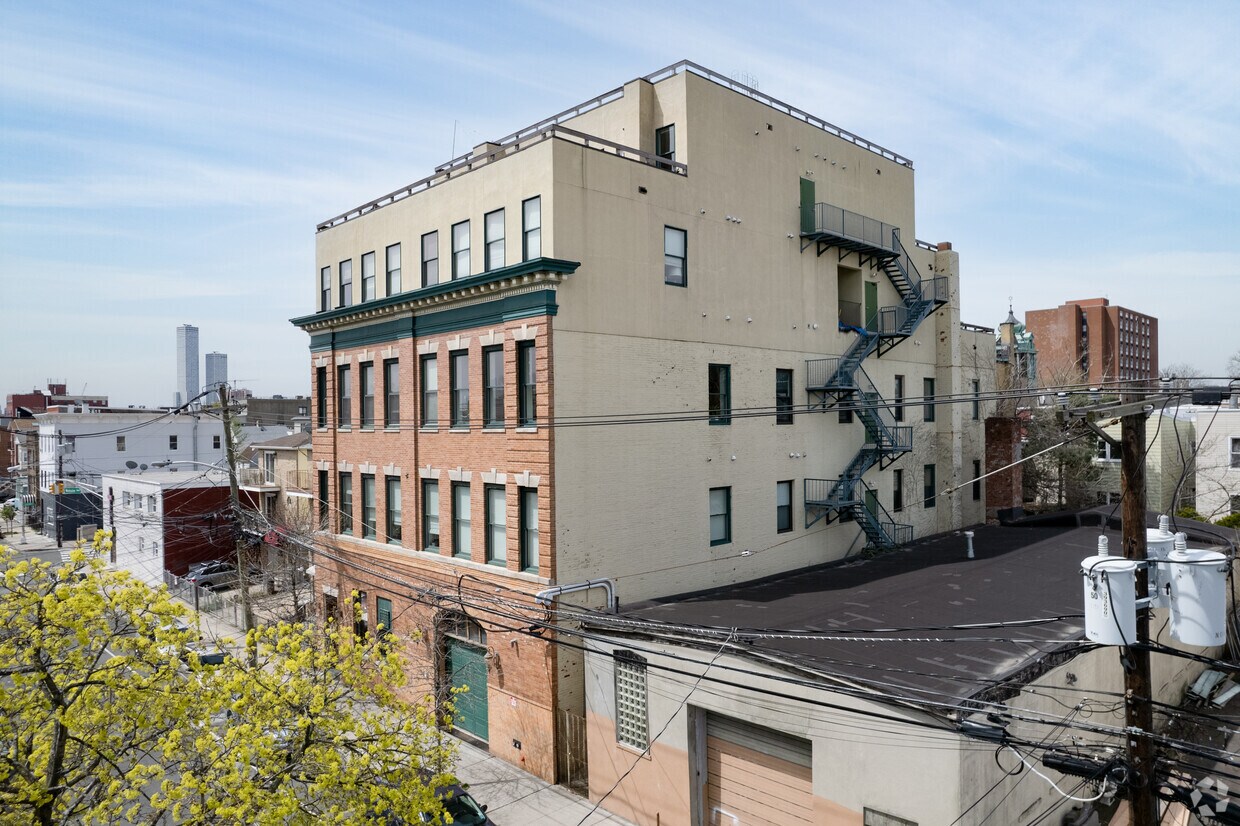Foto principal - 185-187 Webster Ave