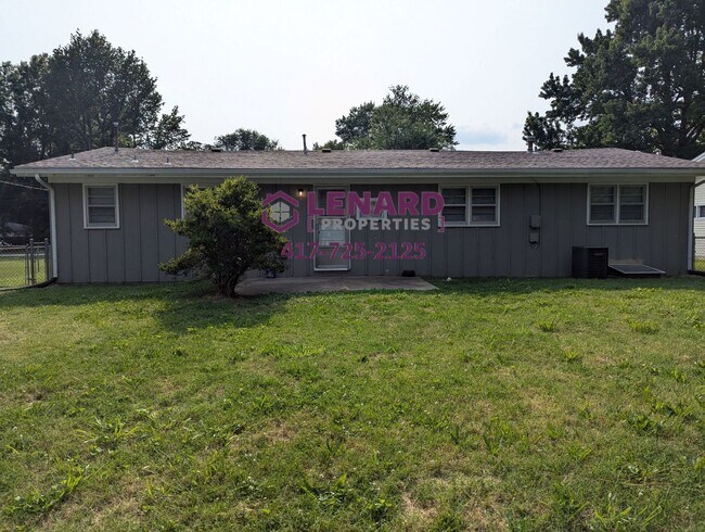 Building Photo - Beautiful 3 Bedroom House With Large Yard!