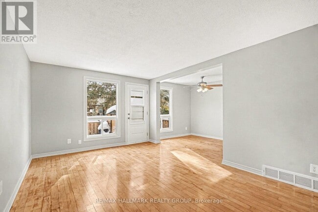 Building Photo - 7846 Jeanne-d'Arc Blvd. N