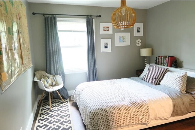 Main bedroom (11'x11') - 1706 Boston St SE