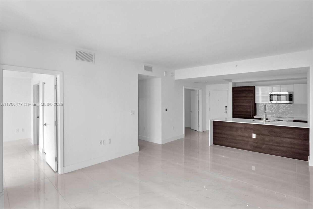 Foto principal - 301 Altara Ave