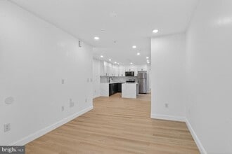 Building Photo - 712 N American St