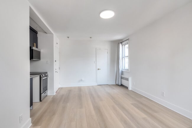 Building Photo - 1201 Av Hope