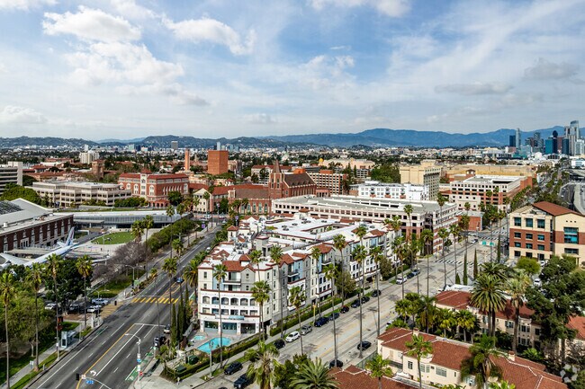 EXTERIOR CALLE FIGUEROA Y CALLE FLOR - Tuscany Apartments Student Living
