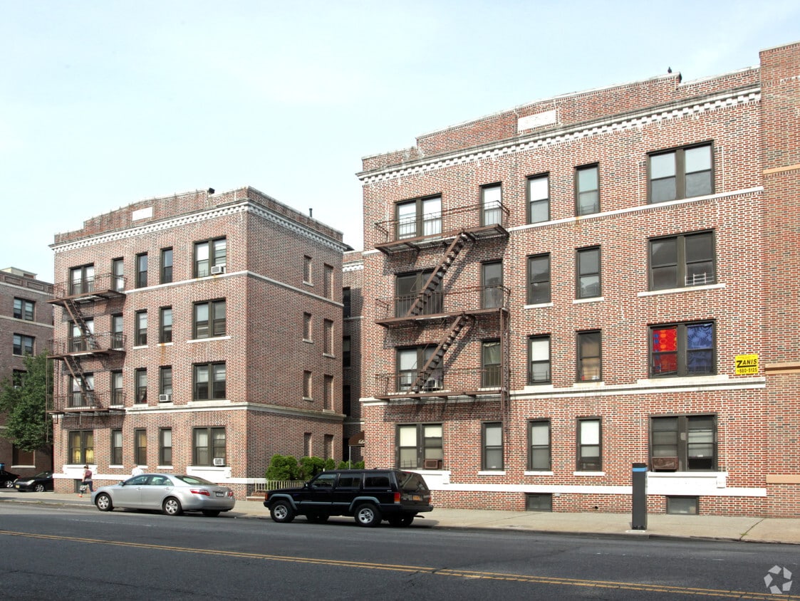 Primary Photo - Lucretia Plaza