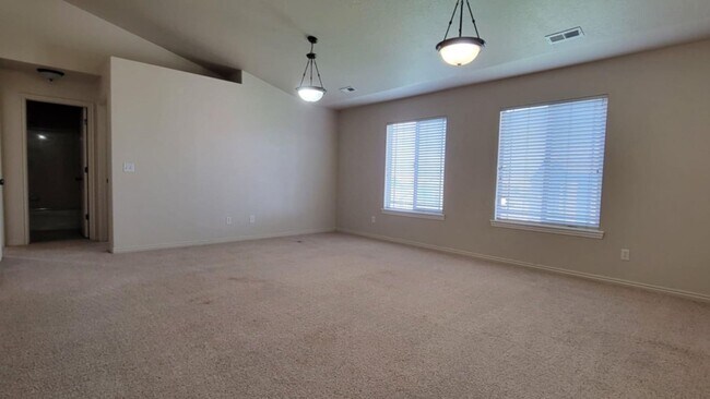 Foto del edificio - Gorgeous Eagle Mountain Condo!