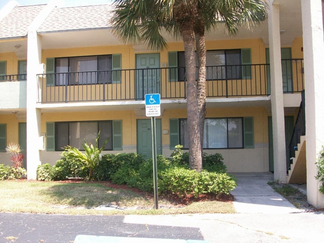 1427 Meadows Cir W Unit 1427, Boynton Beach, FL 33436 Condo for Rent