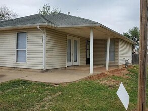 Building Photo - 808 E Forrest St