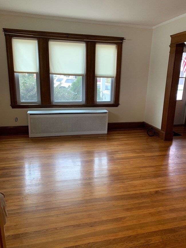 Building Photo - 91 Landseer St