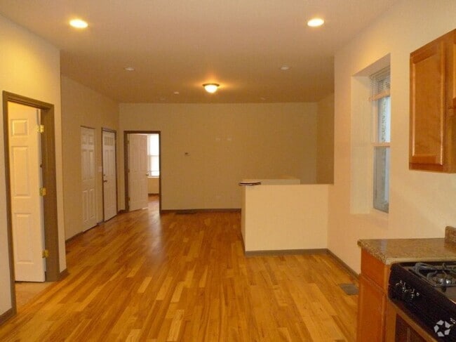 Building Photo - 1366 N Hamlin Ave