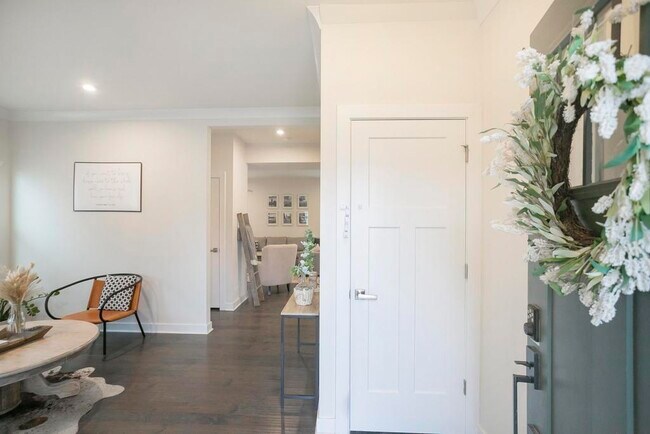Foto del edificio - 9728 Katz Ln