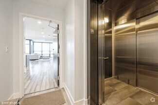Building Photo - 1018 N Larrabee St