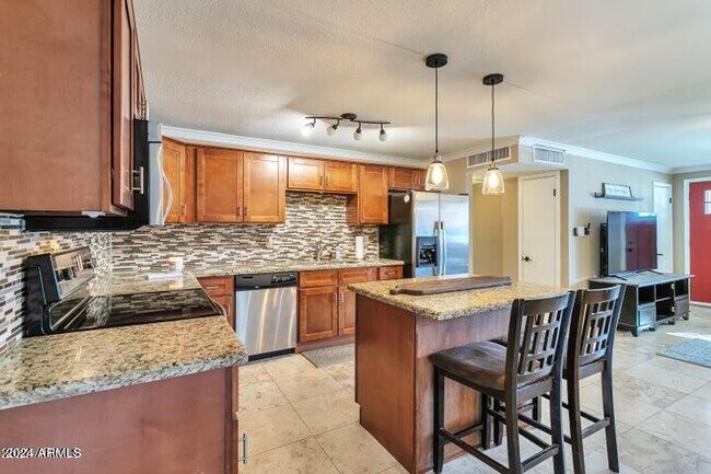 Foto del edificio - 3630 E Friess Dr