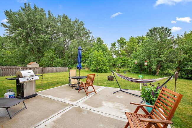 Foto del edificio - 1661 Cameron Dr