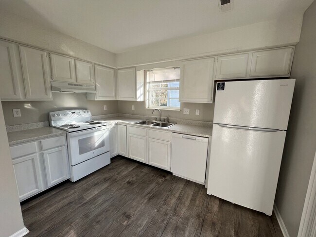 Foto del edificio - Rand 938 FABULOUS TOWNHOUSE! DON'T MISS TH...