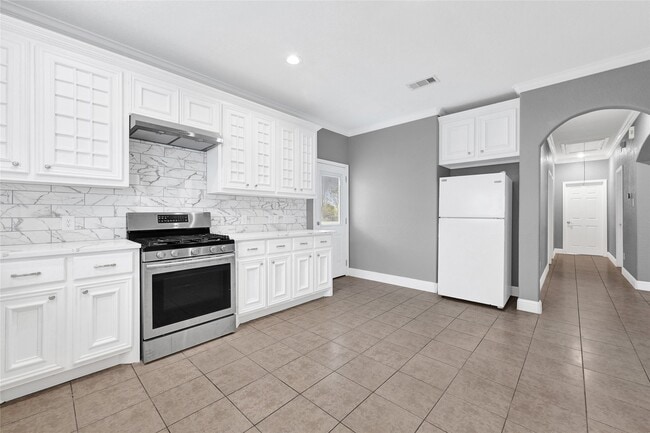 Building Photo - 5902 Cr-675