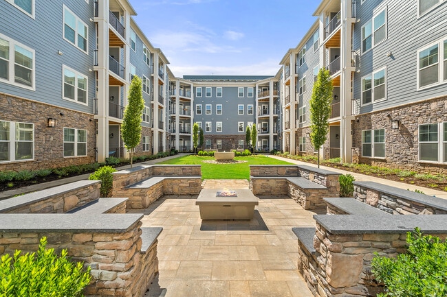 Building Photo - Hawthorne at Mills Gap