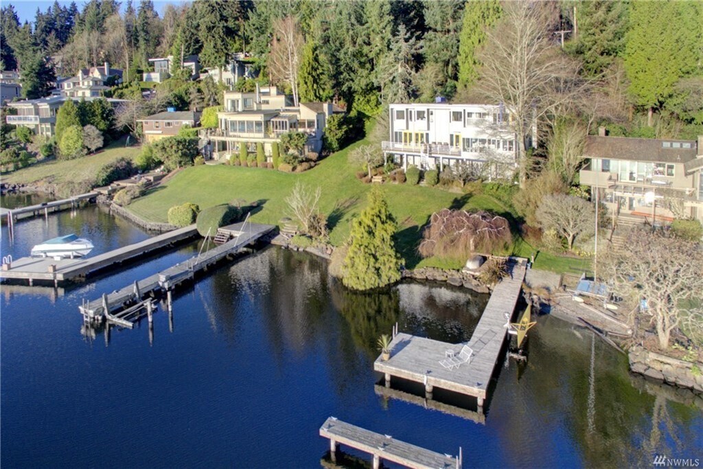 Beautiful Waterfront 5 Bed 3.5 Bath Home... - Beautiful  Waterfront 5 Bed 3.5 Bath  Home...