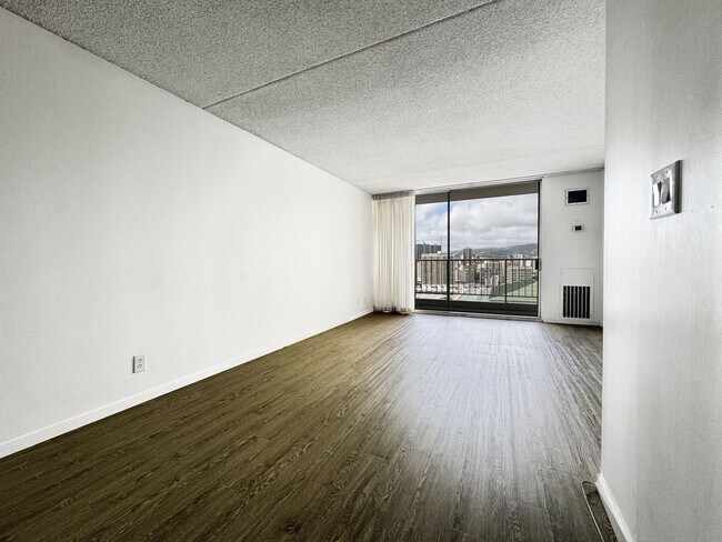 Building Photo - Pet Friendly, Furnished Waikiki Condo with Central A/C